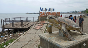 Kondisi Alun-alun Gadobangkong usai viral penyu kardus dengan fasilitas yang rusak