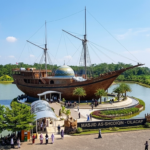 masjid perahu cilacap as shodiqin berbentuk kapal raksasa