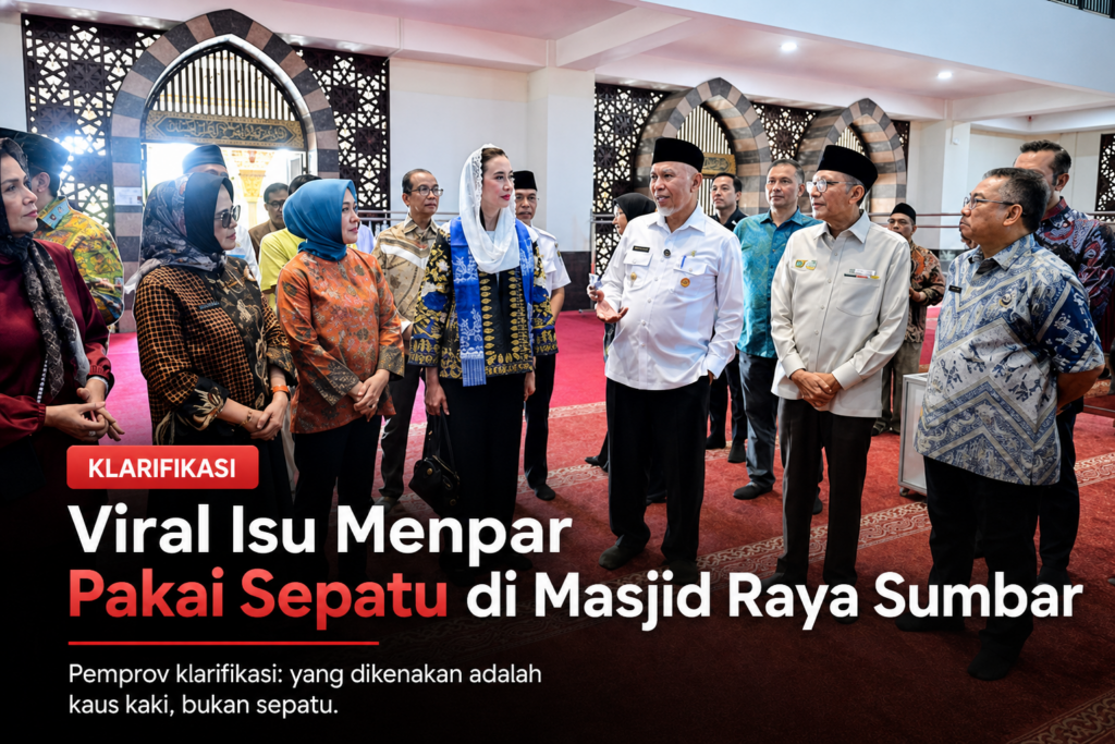 Menteri Pariwisata saat berkunjung ke Masjid Raya Sumbar