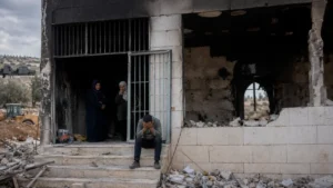 Israel robohkan rumah Palestina setelah bentrokan di Tepi Barat