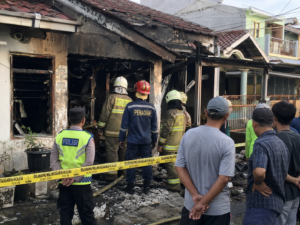 Ledakan gas di Bekasi menewaskan ayah dan anak